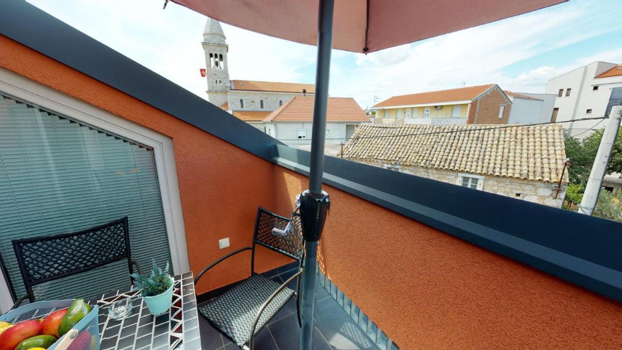 Number 5 Apartment *