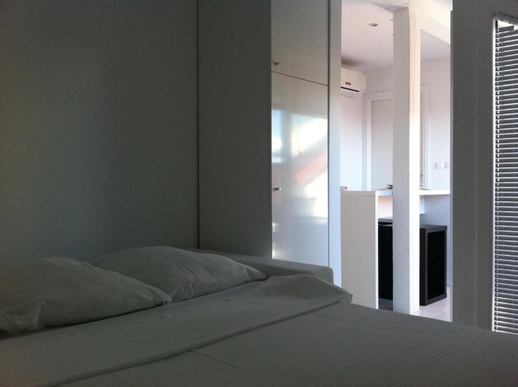 Number 5 Apartment *