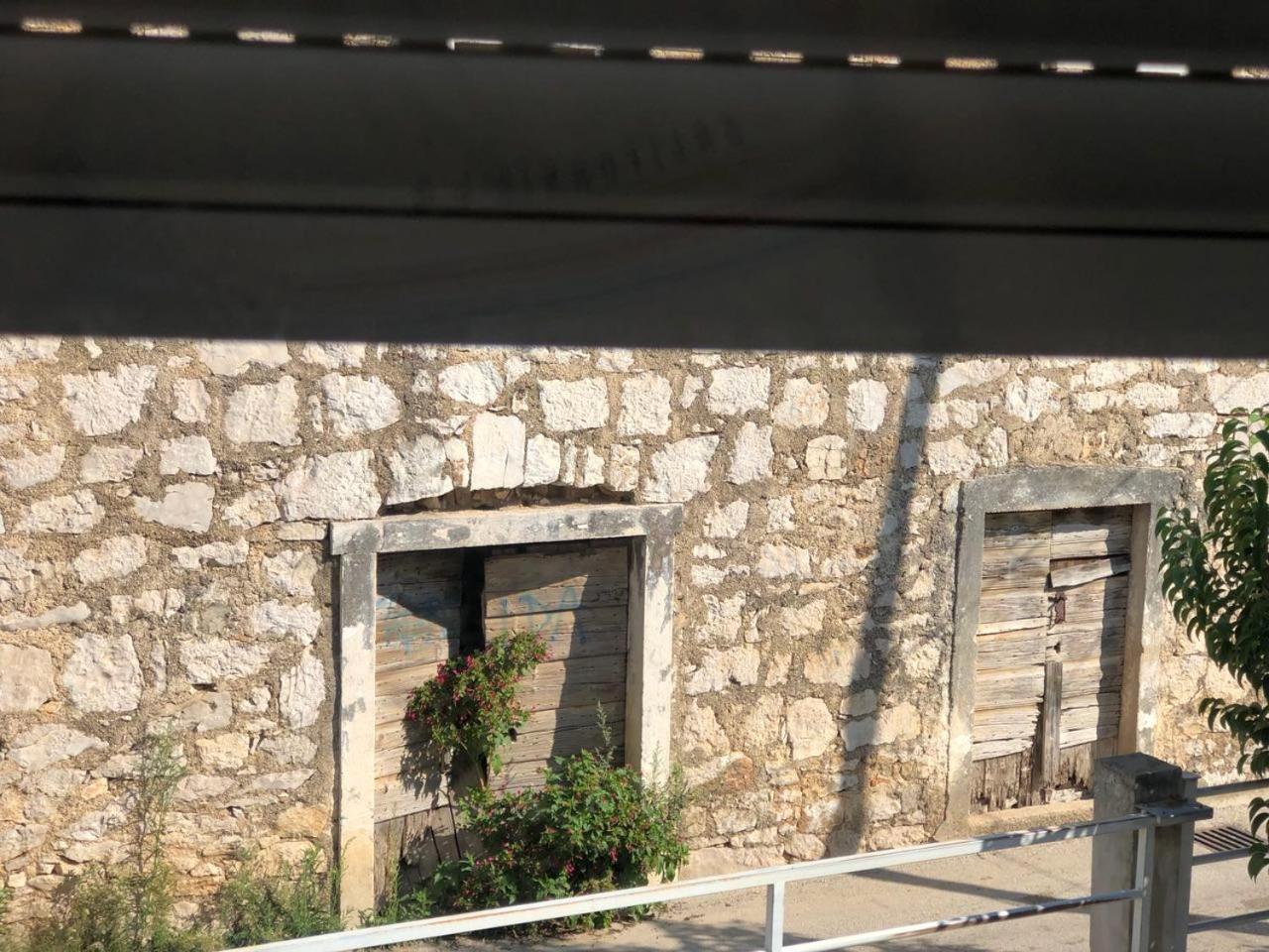 Apartment Number 5 Pakostane